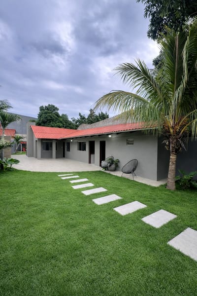 OPORTUNIDAD DE INVERSIÓN  CASA EN VENTA SOBRE AVENIDA