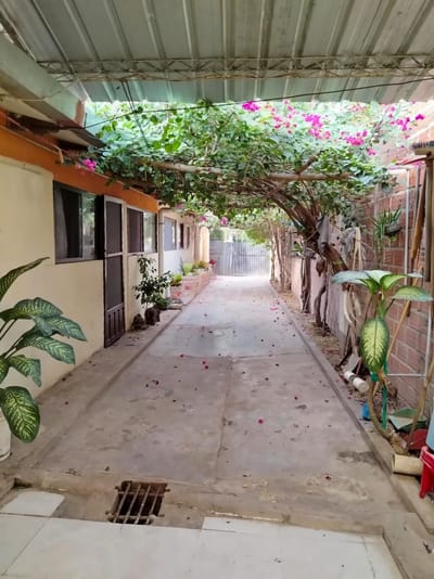 CASA EN VENTA CON TIENDA – BARRIO LA MORITA