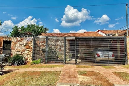 VENDO HERMOSA CASA EN LUQUE LOMA MERLO
