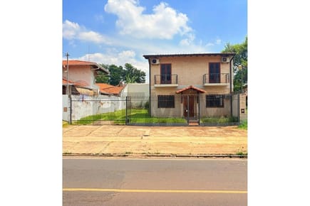 VENDO CASA SOBRE AVENIDA LAGUNA GRANDE