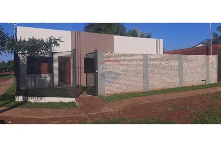 "Casa Moderna en Capiatá: Espacio y Comodidad"