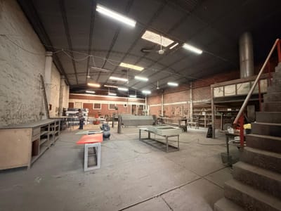 ALQUILO PROPIEDAD COMERCIAL EN LAMBARÉ 
