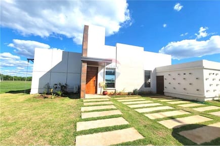 LUJOSA RESIDENCIA A LA VENTA EN AGUA VISTA