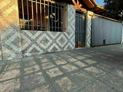 VENDO CASA EN ZONA RESIDENCIAL – FERNANDO DE LA MORA (ZONA SUR)