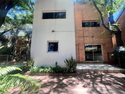 Alquilo hermosa casa en Condominio Botanica V