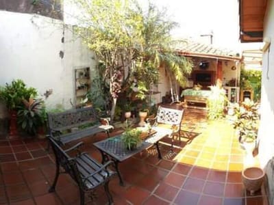 VENDO CASA EN SAN VICENTE, ZONA RESIDENCIAL ,A UNA CUADRA DE FELIX BOGADO