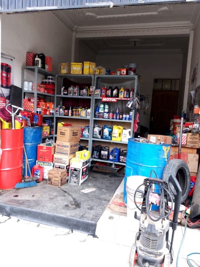 EN VENTA, CASA 2 PLANTAS CON 2 TIENDAS 