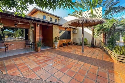 EN VENTA AMPLIA CASA EN CAPIATA