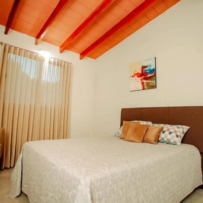 Chalets a estrenar en Los Pinos camino Luque - Sanber 