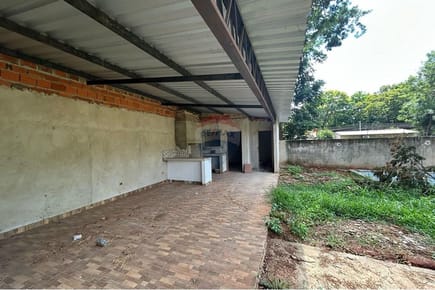 VENDO AMPLIO INMUEBLE - ZONA ÑEMBY.