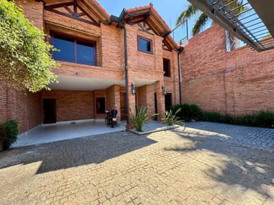 ALQUILER DE CASA EN BARRIO MBURUCUYA