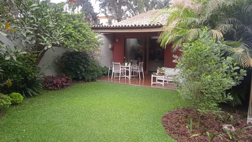 Vendo Hermosa Casa en Surco con Chimenea y Jardines