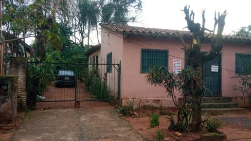 VENDO CASA A REFACCIONAR O DEMOLER EN SAN LORENZO 