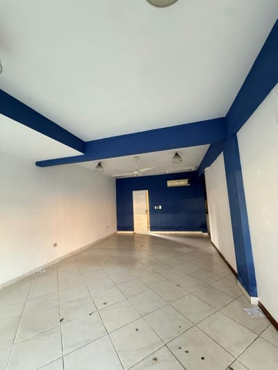 SALÓN COMERCIAL EN VILLA ELISA 