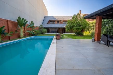 Vendo Casa de 4 habitaciones en Suite en Asunción Bº Mburucuyá 