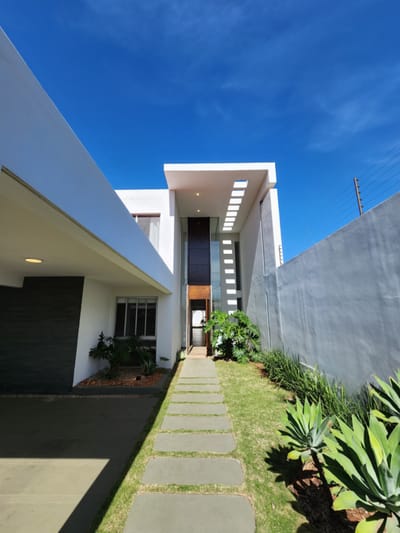 ALQUILO CASA CON 4 HABITACIONES EN BARRIO HERRERA