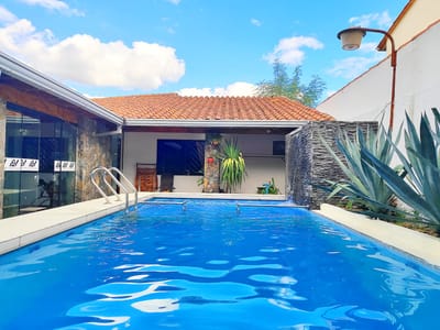 VENDO CASA C/ PISCINA EN VILLA ELISA ZONA CENTRO!!