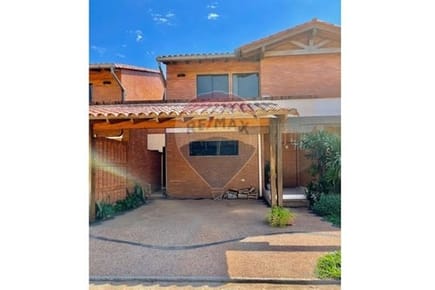 VENDO DUPLEX DE TRES HABITACIONES EN LUQUE