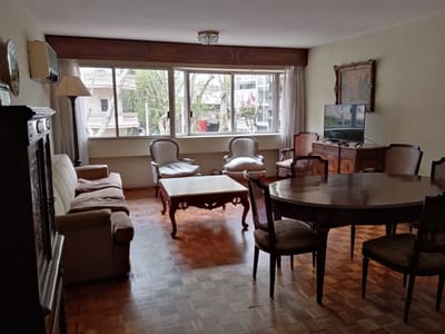 Dueño Vende Apartamento 3 Dorm Y Servicio En Pocitos A 150 M De Rambla