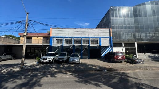 Vendo deposito + oficinas 700 m2 sobre Avda. República Argentina Z/Terminal