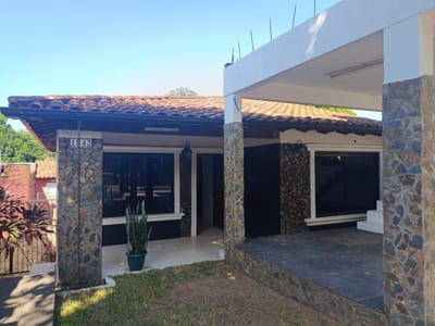 VENDO CASA EN CAACUPE CERCA DEL POZO DE LA VIRGEN