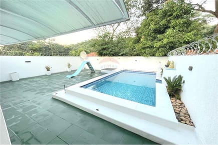 VENDO CASA CON PISCINA EN LUQUE