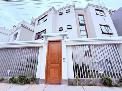 Vendo Hermosa Casa Diseñada Por Arquitecto En San Antonio, Miraflores 