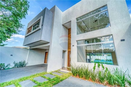 VENDO CASA A ESTRENAR EN MBURUCUYA