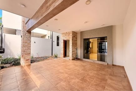 VENDO TRÍPLEX A ESTRENAR EN LAMBARÉ!!