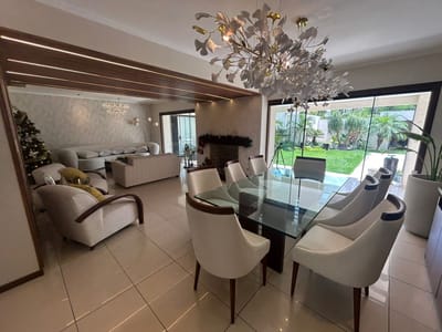 En Alquiler! Hermosa casa de 5 dormitorios en zona norte