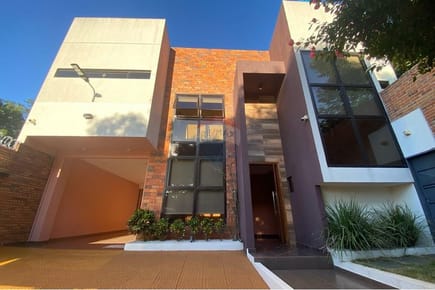 VENDO CASA EN BARRIO FLORIDA