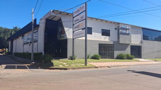 Alquilo Salón Comercial En Esquina En Fernando De La Mora Norte, Sobre Asfalto