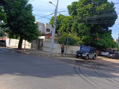 VENDO CASA EN ESQUINA SOBRE ASFALTO ZONA CASA GRUTTER.