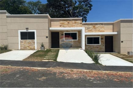 VENDO CASA DE 3 DORMITORIOS EN CONDOMINIO YERUTI