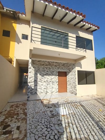 CASA EN VENTA  entre Av. Bolivia y Nuevo Palmar