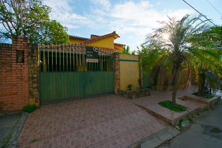 CASA EN VENTA – ZONA NORTE Hermosa casa en venta en av. Banzer 6to. Anillo. 	8 