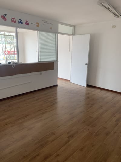 Oficina 60 m2 Full amoblada/ Aire acondicionado