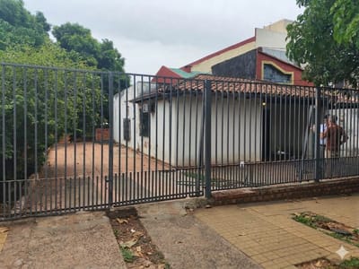 VENDO CASA EN LUQUE - A REFACCIONAR