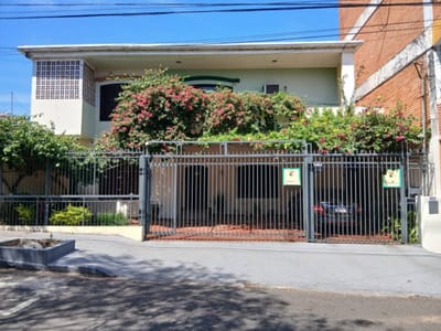 VENDO – Amplia Casa de 2 Plantas en Sajonia