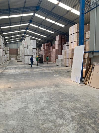 ALQUILER DE MODERNO ALMACEN – 1,480 mt2 - EN LA ZONA DE MANCHAY