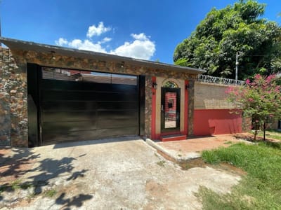 VENDO CASA EN LAMBARÉ