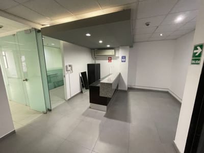 "El Trigal" - Lidera El Éxito en Esta Amplia Oficina con 2 Cocheras y Depósito