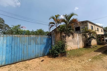 Tinglado con salón comercial en venta - Itauguá