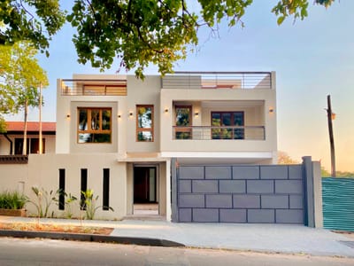 CASA EN LOS LAURELES