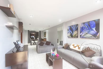 Venta Casa Remodelada  Surco Urb Sagitario 