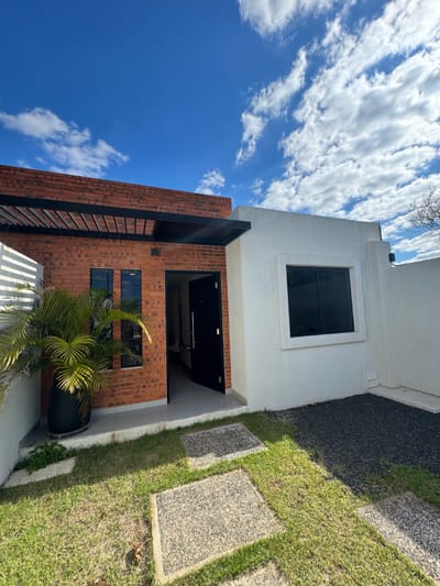 DÚPLEX A ESTRENAR EN LUQUE 