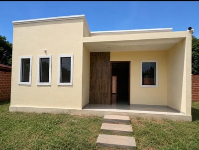 VENDO CASA EN ÑEMBY CON PATIO