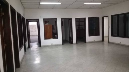 EN VENTA DEPOSITO CON OFICINAS EN EL CENTRO DE ASUNCION