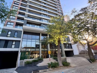 EN VENTA DPTO EN BARRIO YKUA SATI, EDIF. TRIBECA SANTA TERESA