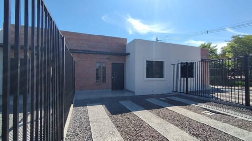 VNDO CASA EN LUQUE